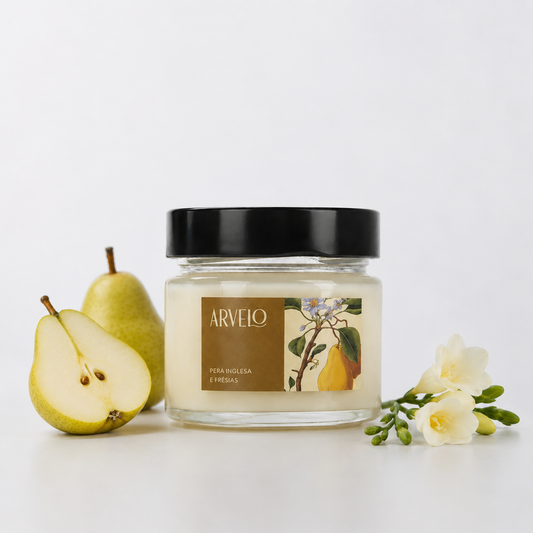 Vela Aromática de Pera Inglesa e Fresias